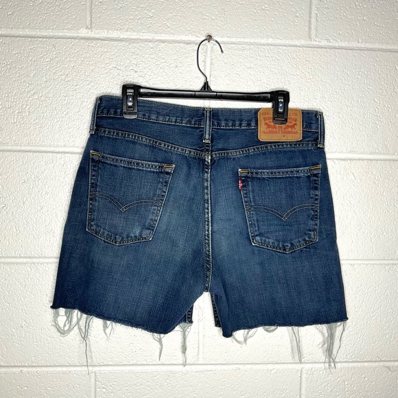 Levi's Pants - < Levi’s Cut Off Distressed Hem Denim Shorts >